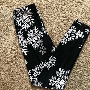 Agnes & Dora Black Snowflake print Leggings